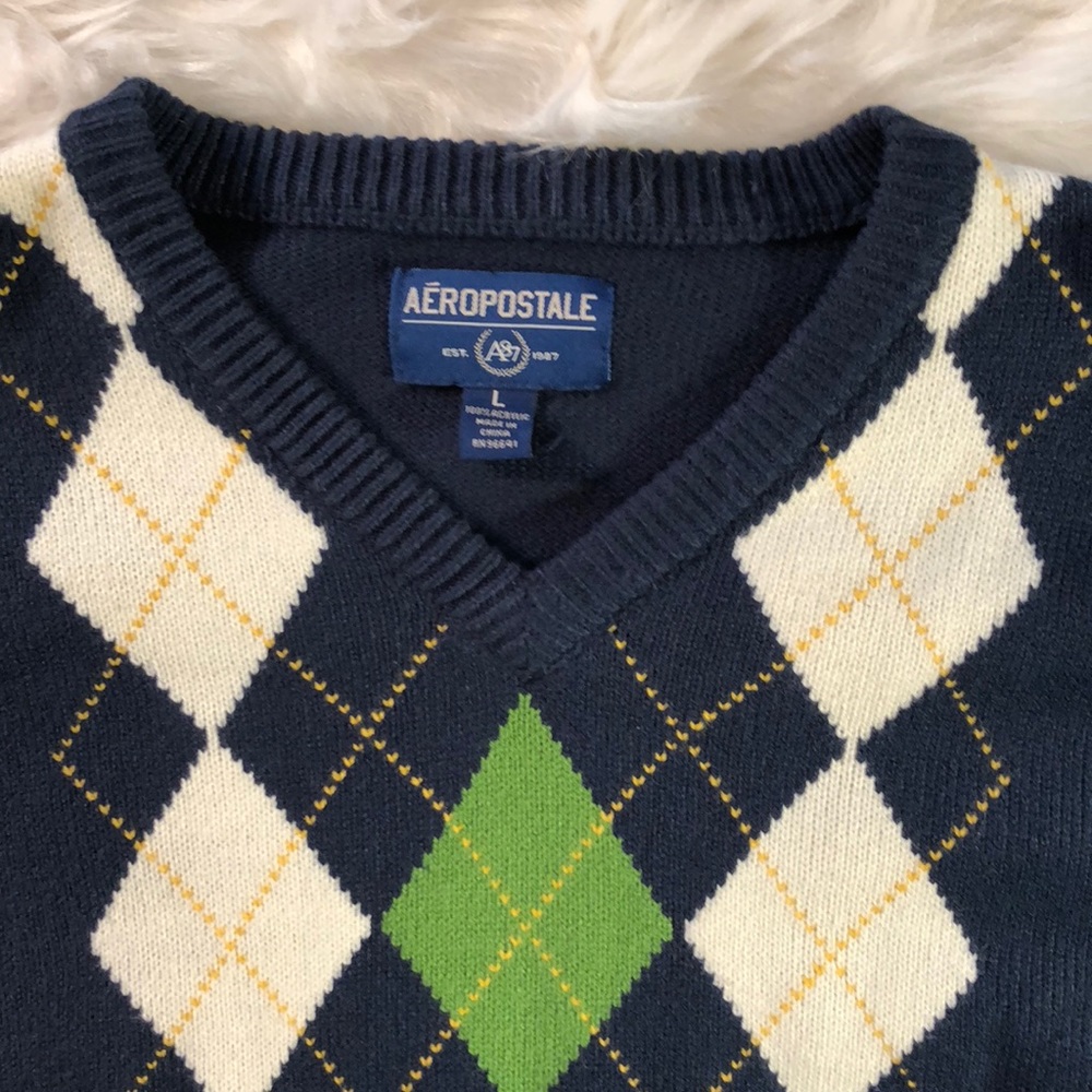 Aeropostale V-neck sweater size large